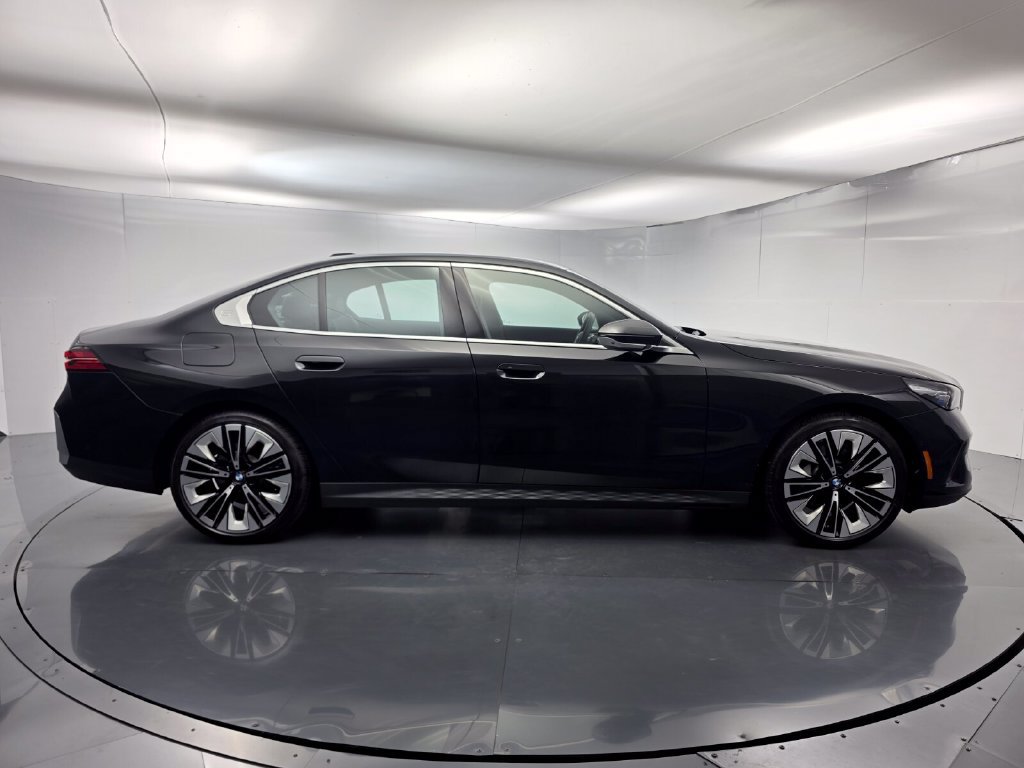 Certified 2024 BMW 530i w/ Premium Package RWD image 3