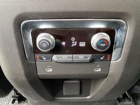Used 2022 GMC Yukon XL Denali AWD/4WD image 35