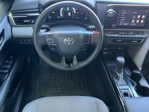 Used 2025 Toyota Camry LE w/ Convenience Package FWD image 16