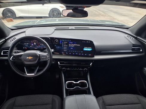 Used 2025 Chevrolet Traverse LT w/ LPO, Floor Liner Package FWD image 3