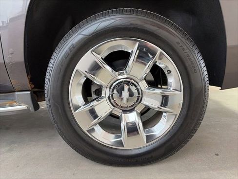 Used 2015 Chevrolet Suburban LTZ image 9