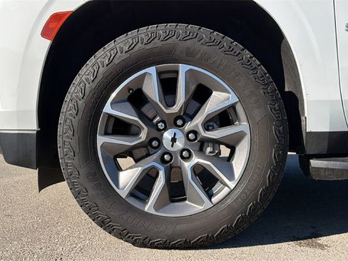 Used 2021 Chevrolet Suburban LT w/ LT Signature Package image 12