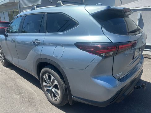 Used 2024 Toyota Highlander XLE AWD/4WD image 4