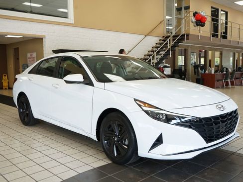 Used 2021 Hyundai Elantra SEL w/ Convenience Package FWD image 17