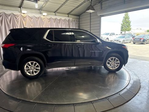 Used 2021 Chevrolet Traverse LS FWD image 4