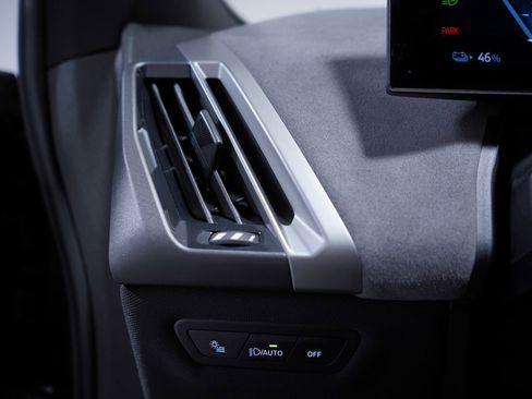 Used 2026 BMW iX xDrive45 w/ M Sport Package image 18