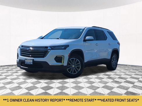 Used 2023 Chevrolet Traverse LT FWD image 2