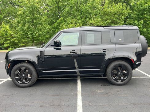 Certified 2023 Land Rover Defender 110 X-Dynamic SE AWD/4WD image 2