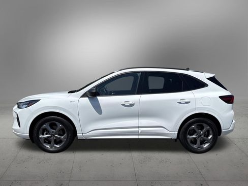 Used 2023 Ford Escape ST-Line w/ Tech Pack #1 AWD/4WD image 2