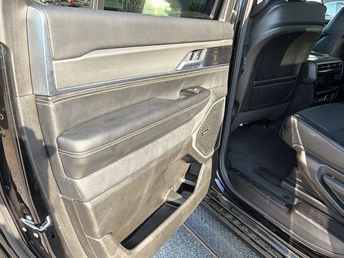 Used 2024 Jeep Wagoneer L Series II AWD/4WD image 25