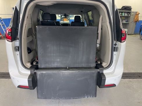 Used 2022 Chrysler Pacifica Touring-L FWD image 40