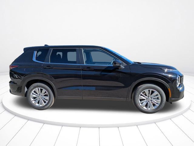 New 2026 Mitsubishi Outlander ES FWD image 3