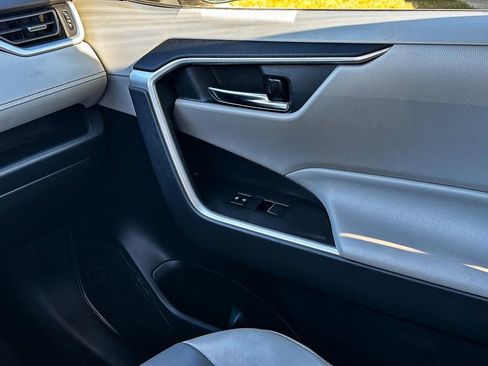 Used 2020 Toyota RAV4 XLE Premium image 25