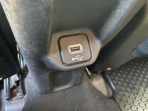 Used 2019 Jeep Renegade Latitude w/ Cold Weather Group AWD/4WD image 29