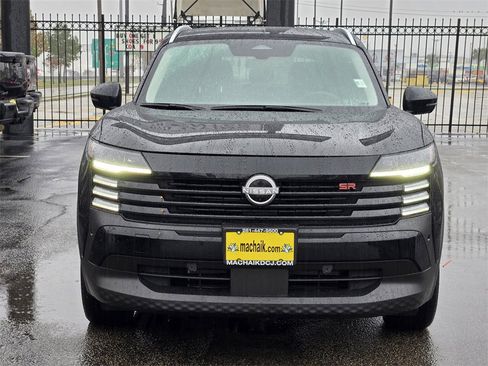 Used 2025 Nissan Kicks SR image 2