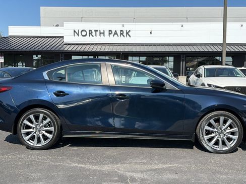 Used 2025 MAZDA MAZDA3 s FWD image 3