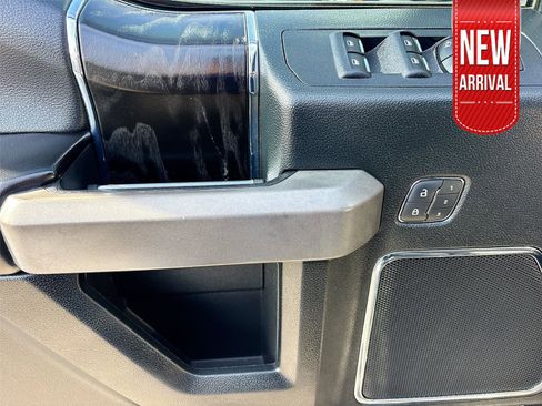 Used 2018 Ford F150 Platinum w/ Equipment Group 701A Luxury image 19