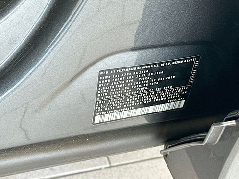 Used 2025 Volkswagen Tiguan SE R-Line FWD image 24
