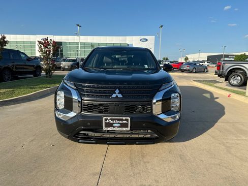 Used 2023 Mitsubishi Outlander SE Black Edition FWD image 8