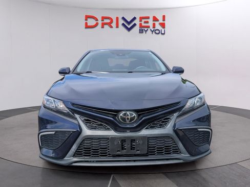 Used 2022 Toyota Camry SE image 8