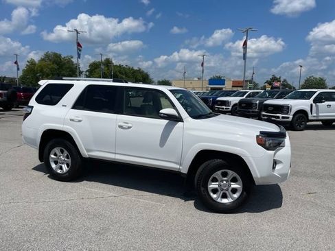 Used 2022 Toyota 4Runner SR5 Premium w/ Moonroof Package AWD/4WD image 2