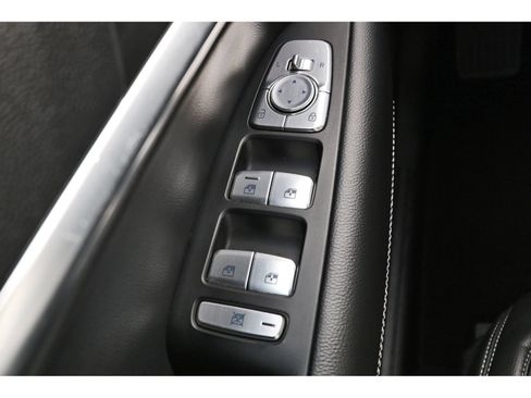 Used 2025 Genesis G70 2.5T RWD image 22