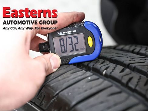 Used 2025 Jeep Wrangler Unlimited Sahara AWD/4WD image 24