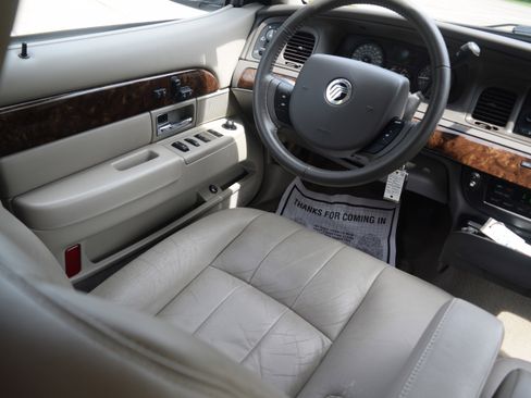 Used 2011 Mercury Grand Marquis LS RWD image 2