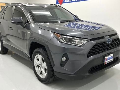 Used 2020 Toyota RAV4 XLE w/ XLE Grade Weather Package AWD/4WD image 5