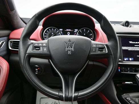 Used 2023 Maserati Levante GT AWD/4WD image 16