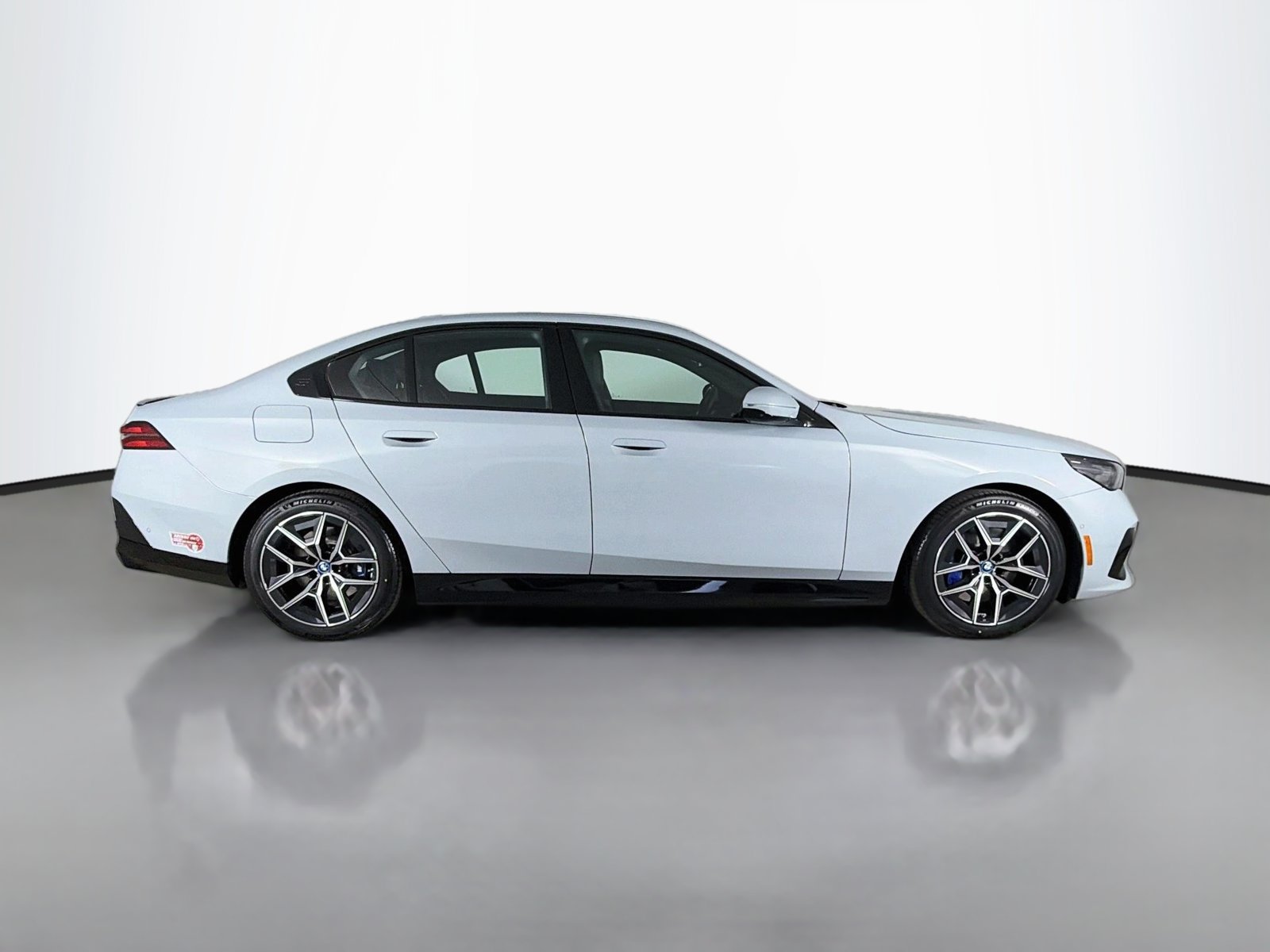 Certified 2024 BMW i5 eDrive40i w/ M Sport Package RWD image 8