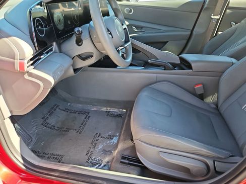 Used 2024 Hyundai Elantra SEL FWD image 19