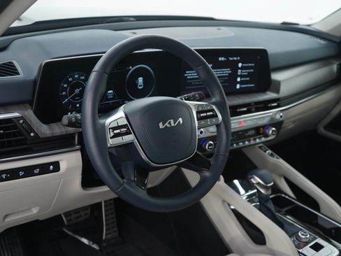 Used 2025 Kia Telluride SX w/ SX Captain's Chair Package image 23