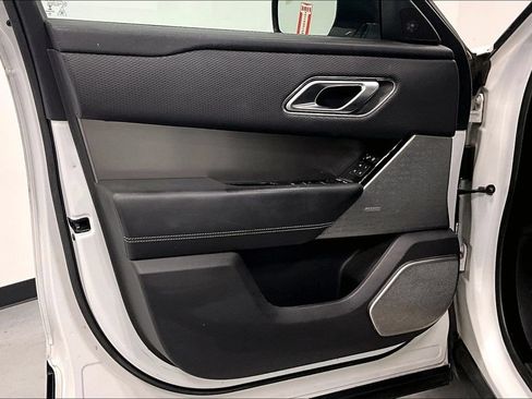 Used 2019 Land Rover Range Rover Velar S AWD/4WD image 18