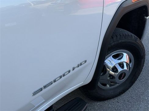 Used 2023 GMC Sierra 3500 SLT w/ SLT Convenience Package image 9