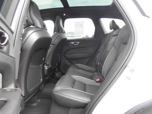 Used 2020 Volvo XC60 T6 R-Design w/ Protection Package Premier AWD/4WD image 10