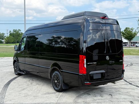Used 2024 Mercedes-Benz Sprinter 2500 image 5