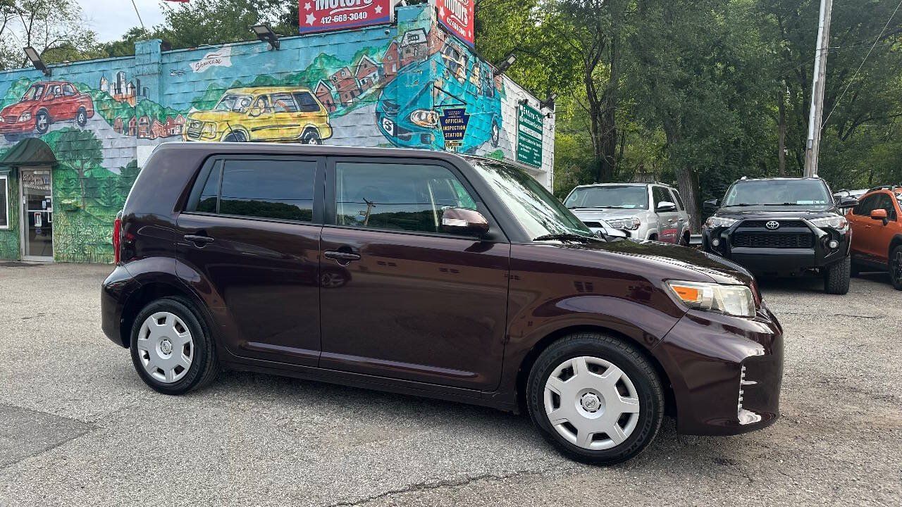 Used 2013 Scion xB FWD image 1