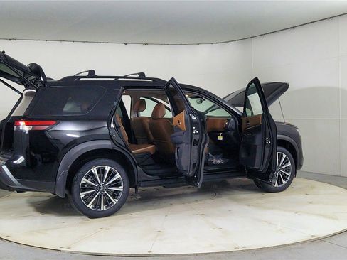 New 2026 Nissan Pathfinder Platinum w/ Cargo Package image 12
