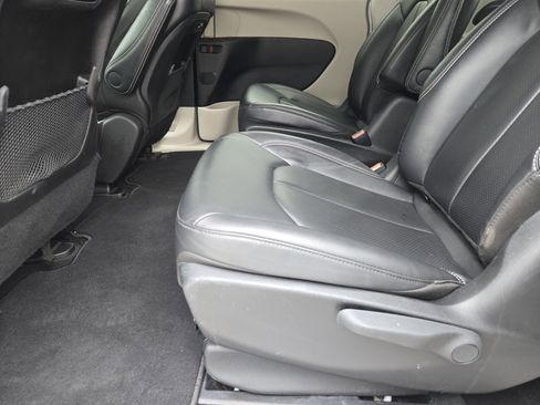 Used 2024 Chrysler Pacifica Select image 33