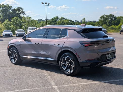 Used 2024 Chevrolet Equinox EV LT w/ LPO, Blackout Package image 5