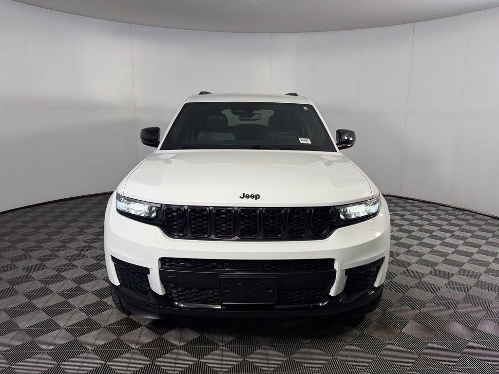 Used 2023 Jeep Grand Cherokee L Laredo AWD/4WD image 3