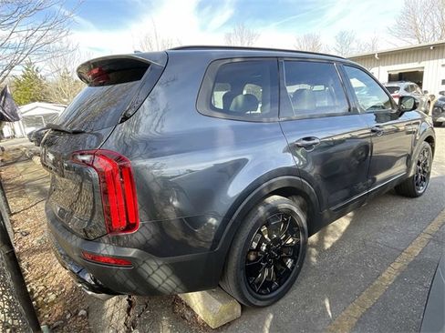Used 2022 Kia Telluride SX w/ SX Prestige Package image 3