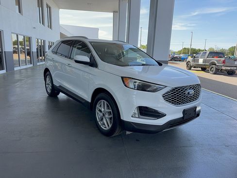 Certified 2024 Ford Edge SEL w/ Convenience Package AWD/4WD image 4