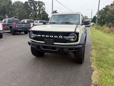 New 2025 Ford Bronco Badlands image 12
