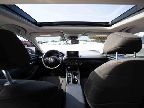 Used 2025 Honda Accord SE image 19