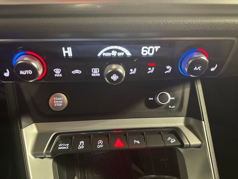 Used 2020 Audi Q3 2.0T Premium Plus w/ Premium Plus Package image 16