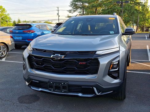 Used 2025 Chevrolet Equinox RS AWD/4WD image 2