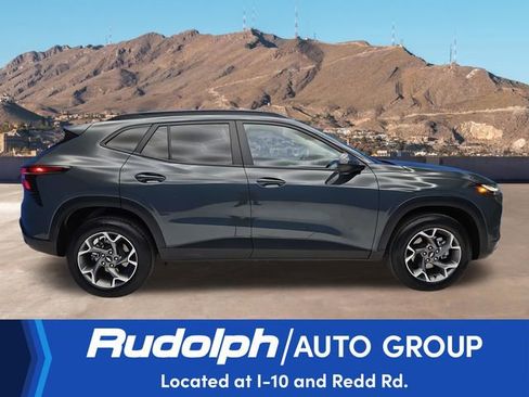 Used 2025 Chevrolet Trax LT FWD image 6