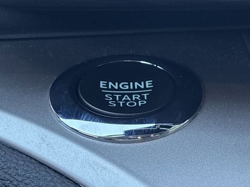 Used 2022 Ford Explorer XLT w/ Equipment Group 202A image 31